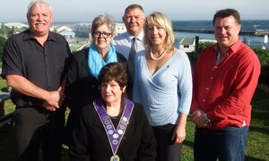 Lion President ingehuldig